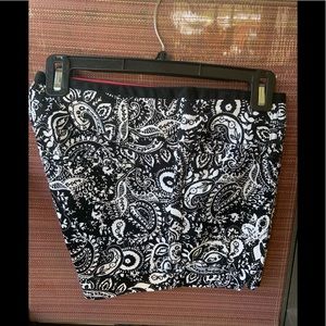 Cuffed Paisley print shorts.98% cotton;2% spandex